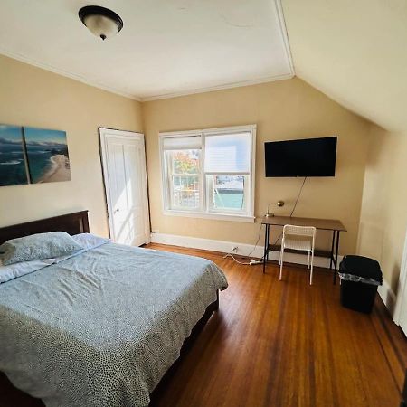 Sunny Spacious Room In Federal Hill, Downtown With Shared Bathroom And Kitchen Providence Esterno foto