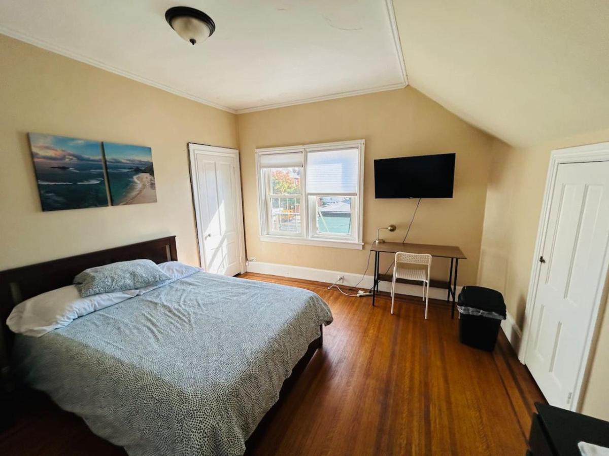 Sunny Spacious Room In Federal Hill, Downtown With Shared Bathroom And Kitchen Providence Esterno foto