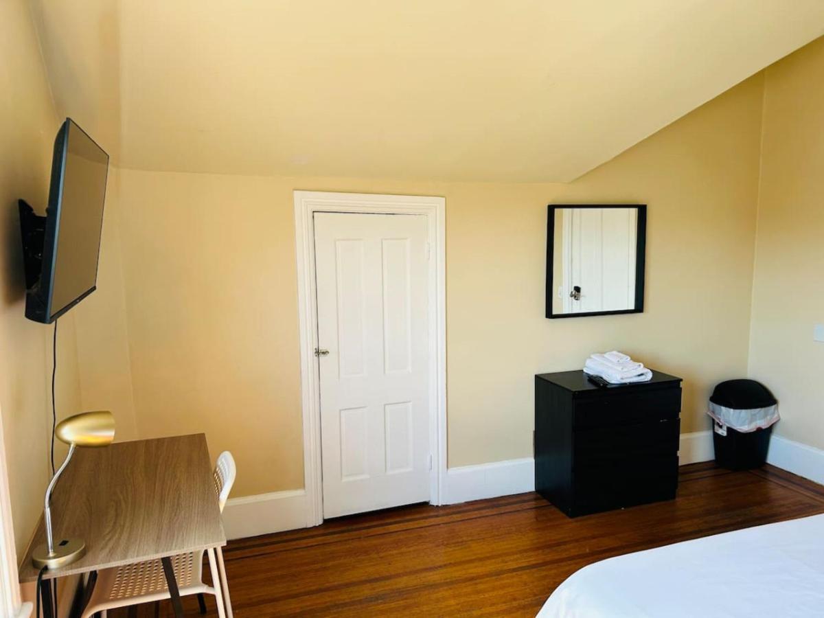 Sunny Spacious Room In Federal Hill, Downtown With Shared Bathroom And Kitchen Providence Esterno foto