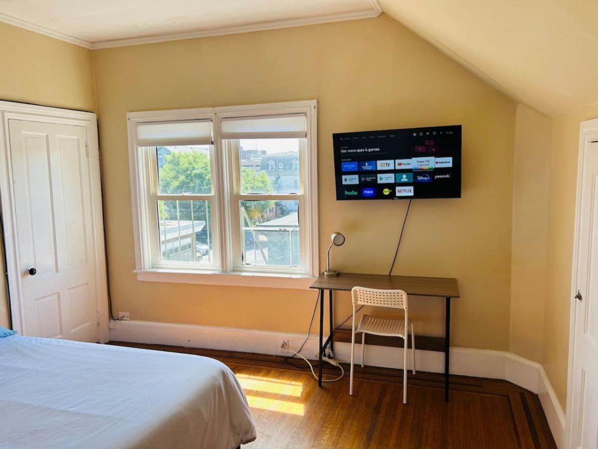 Sunny Spacious Room In Federal Hill, Downtown With Shared Bathroom And Kitchen Providence Esterno foto